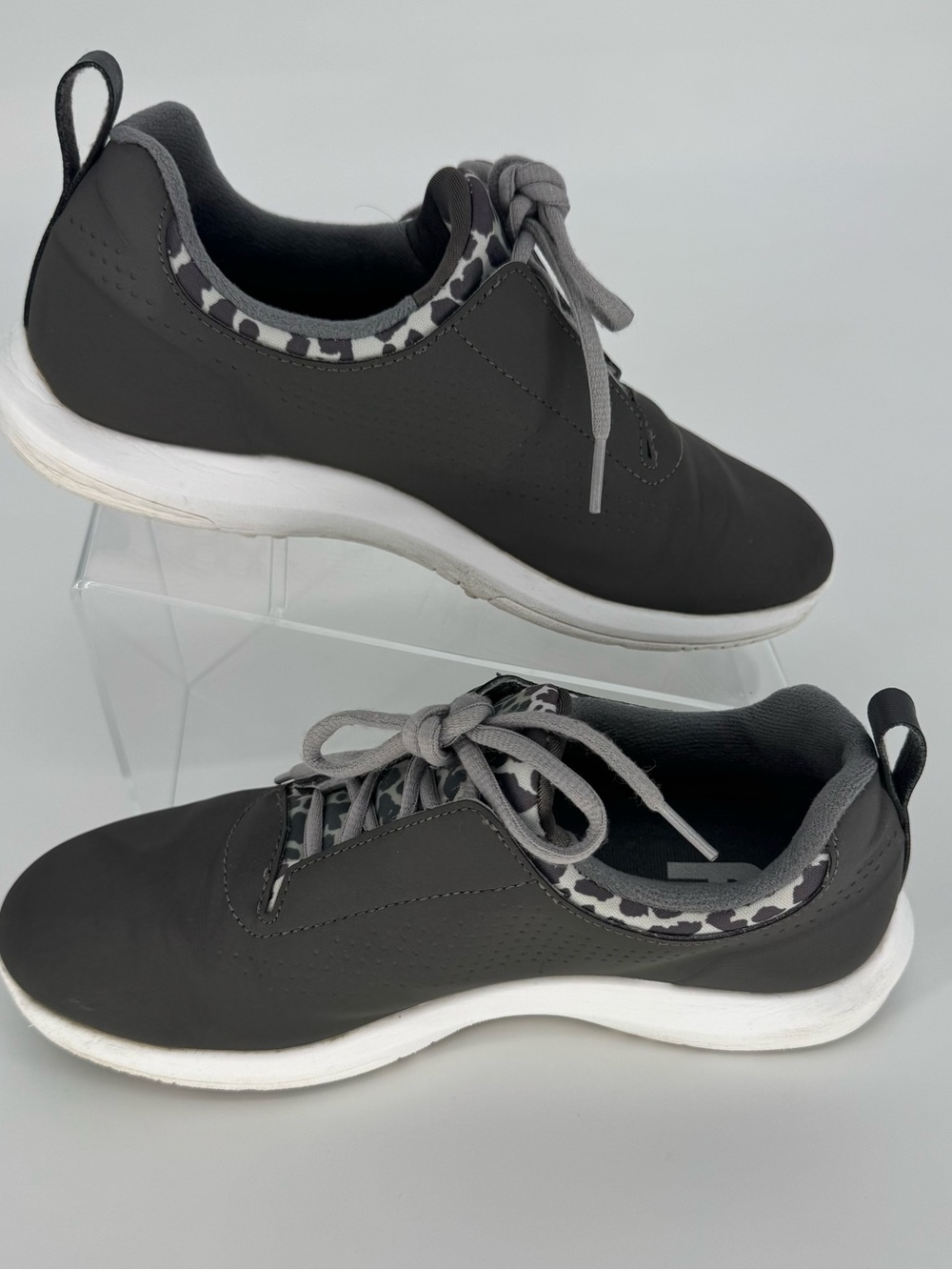 FootJoy Women's Gray and White Golf Sneakers with Leopard-Print Collar Size 8 - Picture 2 of 7